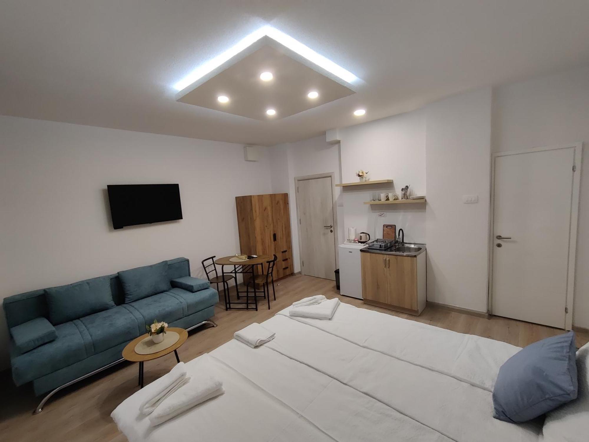 Uros Apartment *